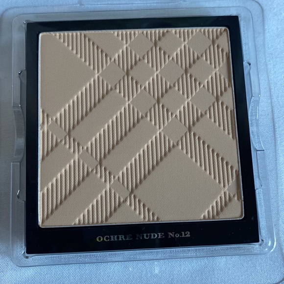 Burberry fresh glow face powder in oche nude no.12 - Picture 2 of 4